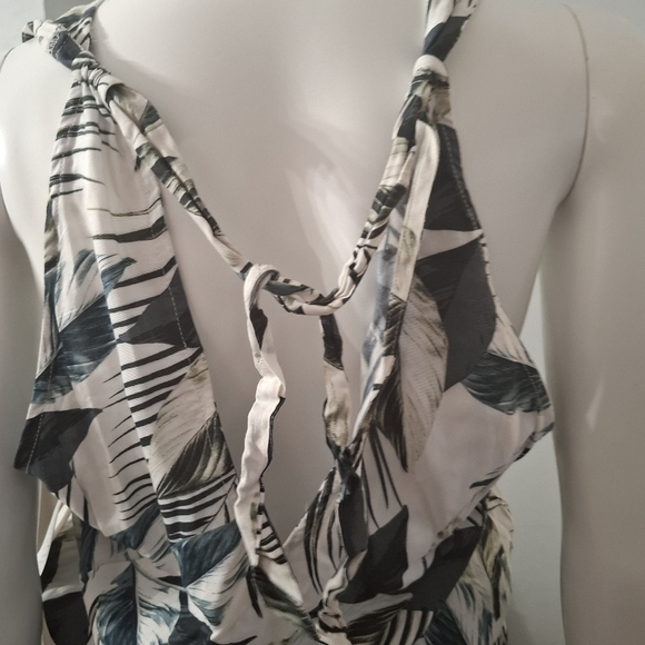 La Blanca Moment Of Zen Jumpsuit L White Gray Foliage Sleeveless Cover Up NEW - Picture 7 of 9